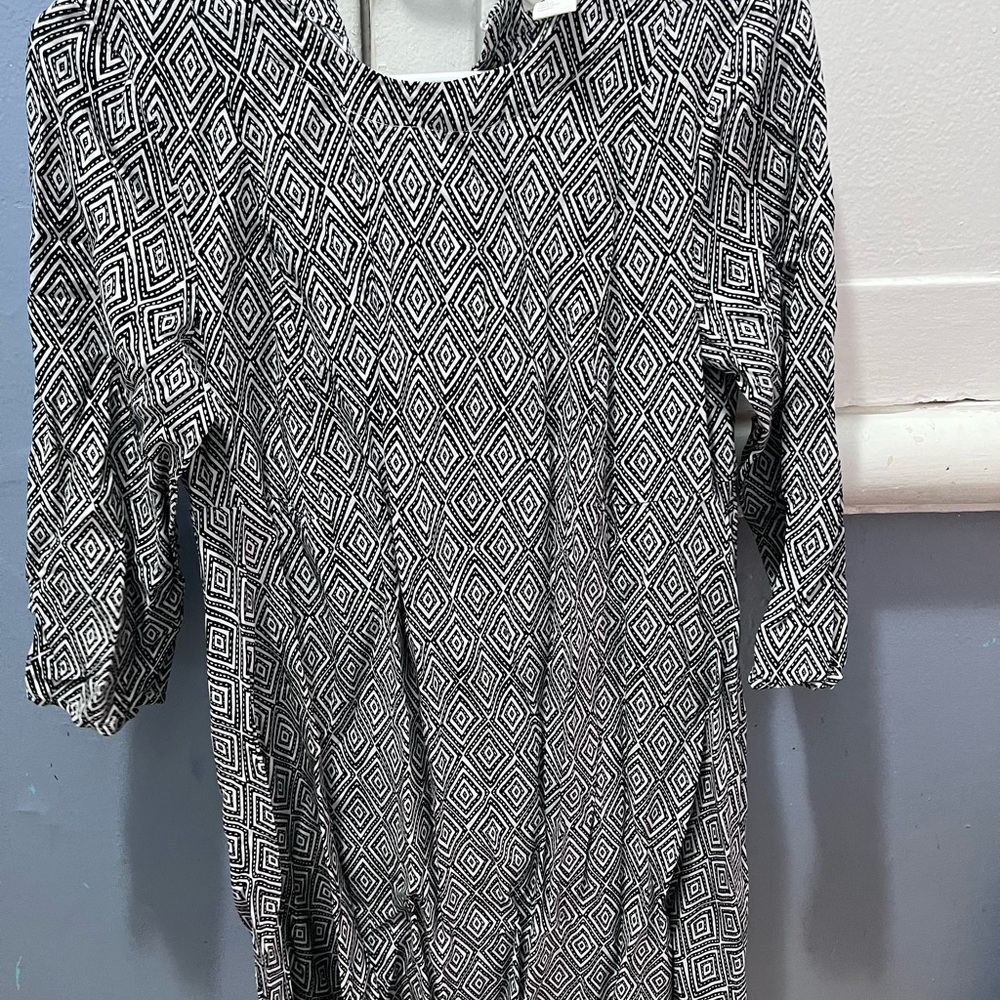 H&M Black and White Patterned Long Sleeve Dress
